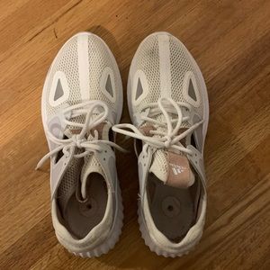 Women’s adidas tennis shoes